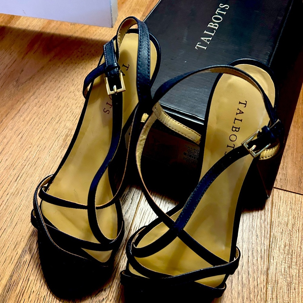 Low Wedge Strap Sandals.